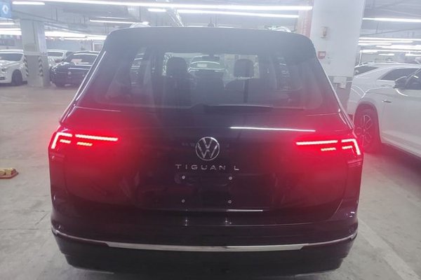 Volkswagen Tiguan L 2021, 62200 км, за 17928 USD - фото 14
