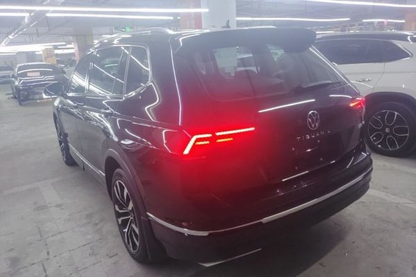 Volkswagen Tiguan L 2021, 62200 км, за 17928 USD - фото 13