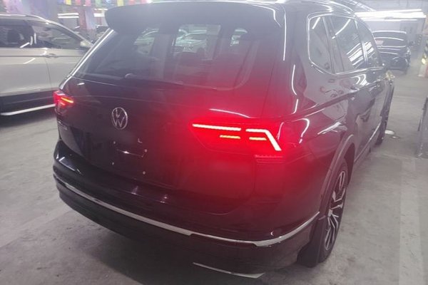 Volkswagen Tiguan L 2021, 62200 км, за 17928 USD - фото 15