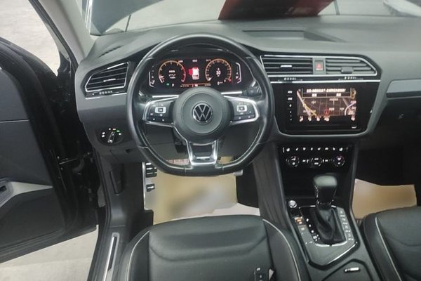 Volkswagen Tiguan L 2021, 62200 км, за 17928 USD - фото 35