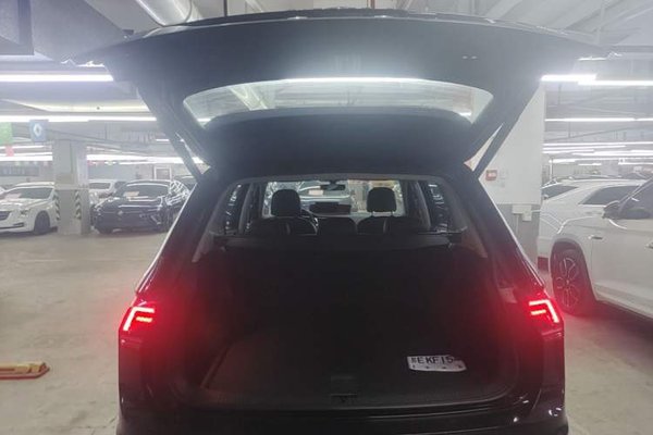 Volkswagen Tiguan L 2021, 62200 км, за 17928 USD - фото 8