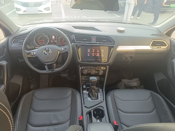 Volkswagen Tiguan L 2021, 74600 км, за 15372 USD - фото 13