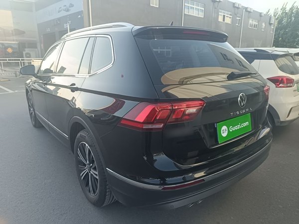 Volkswagen Tiguan L 2021, 74600 км, за 15372 USD