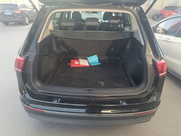 Volkswagen Tiguan L 2021, 74600 км, за 15372 USD - фото 22