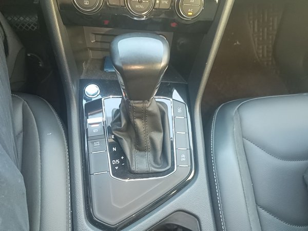 Volkswagen Tiguan L 2021, 74600 км, за 15372 USD - фото 17