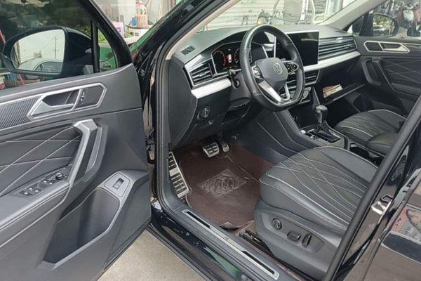 Volkswagen Tiguan L 2022, 122200 км, за 15431 USD - фото 19