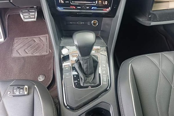 Volkswagen Tiguan L 2022, 122200 км, за 15431 USD - фото 17