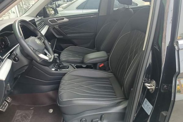 Volkswagen Tiguan L 2022, 122200 км, за 15431 USD - фото 18