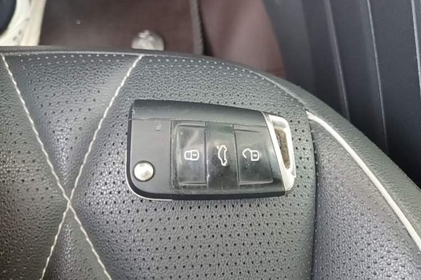 Volkswagen Tiguan L 2022, 122200 км, за 15431 USD - фото 12