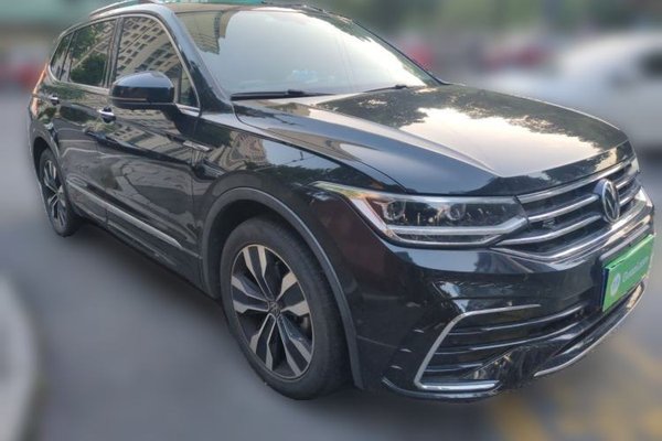 Volkswagen Tiguan L 2022, 44000 км, за 17008 USD