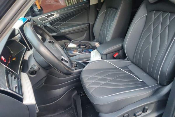 Volkswagen Tiguan L 2022, 44000 км, за 17008 USD - фото 15