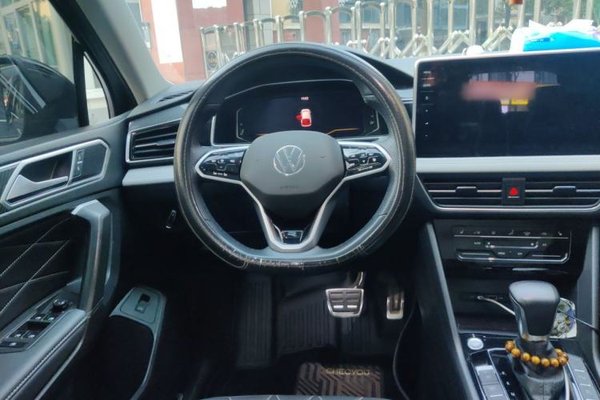 Volkswagen Tiguan L 2022, 44000 км, за 17008 USD - фото 10