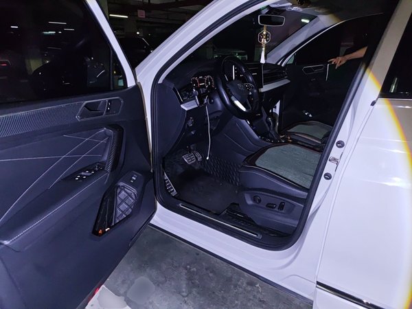 Volkswagen Tiguan L 2022, 100100 км, за 15711 USD - фото 17