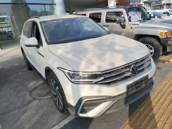 Volkswagen Tiguan L 2022, 69900 км, за 15201 USD