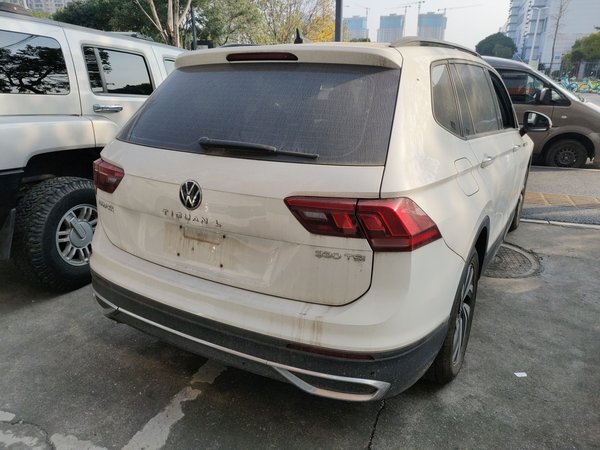 Volkswagen Tiguan L 2022, 69900 км, за 15201 USD - фото 7