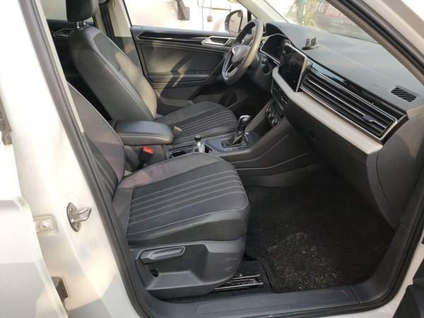 Volkswagen Tiguan L 2022, 69900 км, за 15201 USD - фото 23