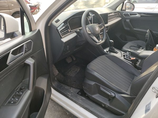 Volkswagen Tiguan L 2022, 69900 км, за 15201 USD - фото 21