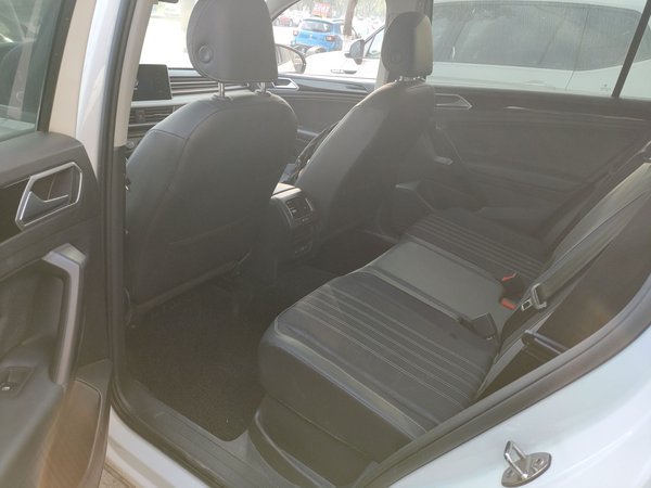 Volkswagen Tiguan L 2022, 69900 км, за 15201 USD - фото 22