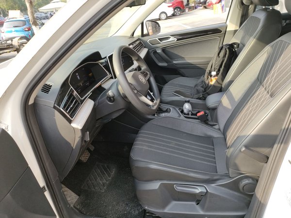 Volkswagen Tiguan L 2022, 77800 км, за 15069 USD - фото 16