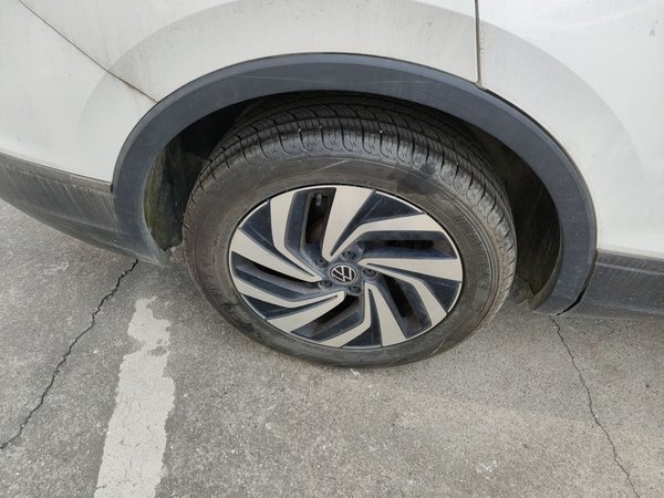 Volkswagen Tiguan L 2022, 77800 км, за 15069 USD - фото 10