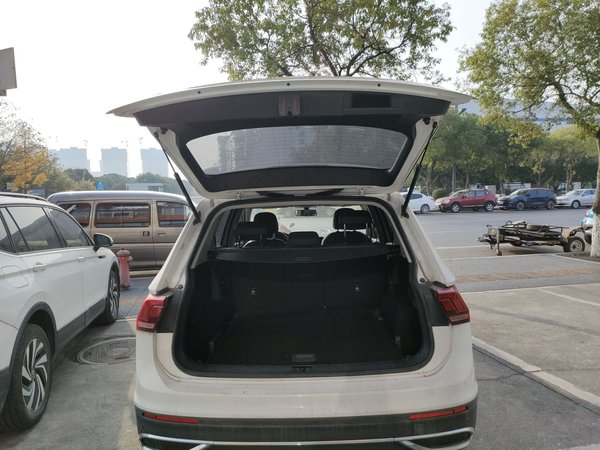 Volkswagen Tiguan L 2022, 77800 км, за 15069 USD - фото 18