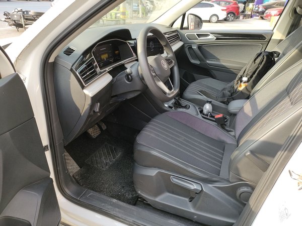 Volkswagen Tiguan L 2022, 77800 км, за 15069 USD - фото 21