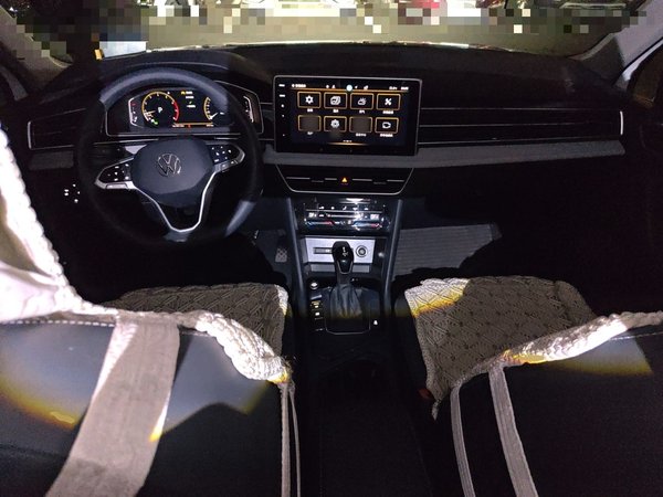 Volkswagen Tiguan L 2023, 4900 км, за 19191 USD - фото 10