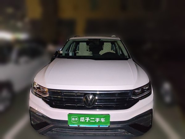 Volkswagen Tiguan L 2023, 4900 км, за 19191 USD