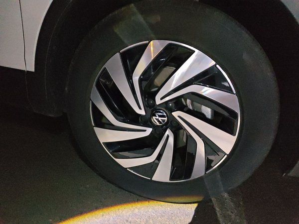 Volkswagen Tiguan L 2023, 4900 км, за 19191 USD - фото 8