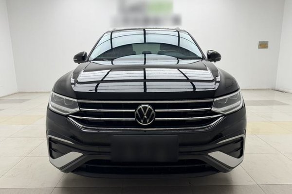 Volkswagen Tiguan L 2023, 27300 км, за 20853 USD