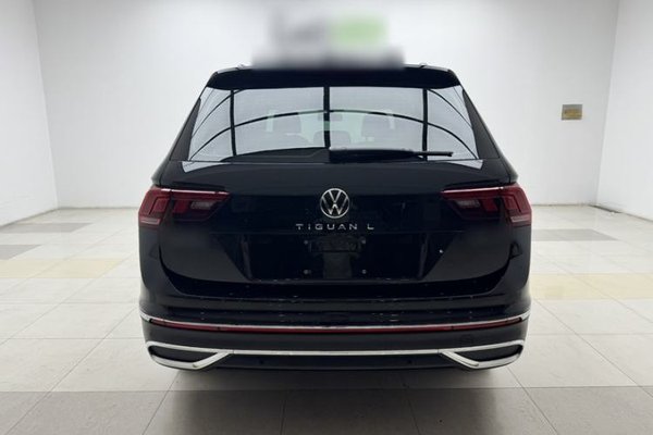 Volkswagen Tiguan L 2023, 27300 км, за 20853 USD