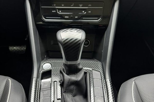 Volkswagen Tiguan L 2023, 27300 км, за 20853 USD - фото 11