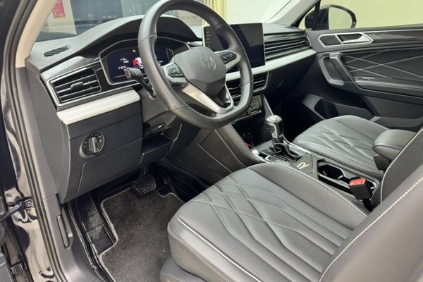 Volkswagen Tiguan L 2023, 27300 км, за 20853 USD - фото 13