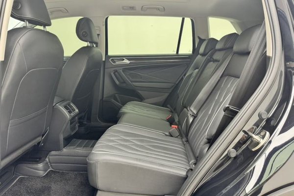 Volkswagen Tiguan L 2023, 27300 км, за 20853 USD - фото 14