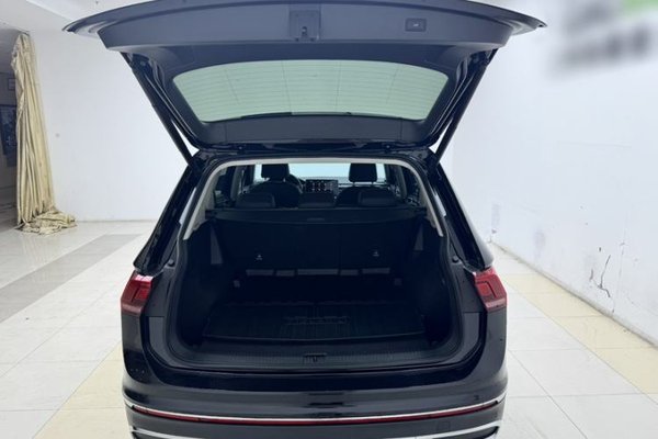 Volkswagen Tiguan L 2023, 27300 км, за 20853 USD - фото 15
