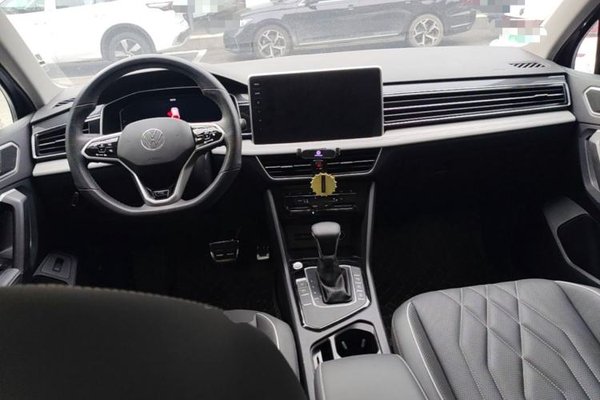 Volkswagen Tiguan L 2023, 29100 км, за 22564 USD - фото 13