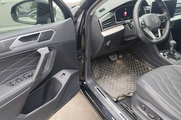 Volkswagen Tiguan L 2023, 29100 км, за 22564 USD - фото 19