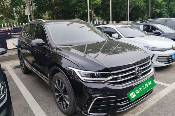 Volkswagen Tiguan L 2023, 29100 км, за 22564 USD