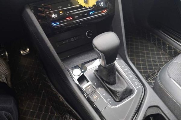 Volkswagen Tiguan L 2023, 29100 км, за 22564 USD - фото 17