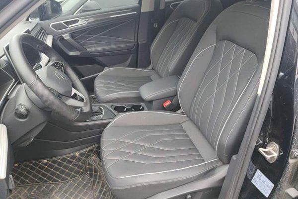 Volkswagen Tiguan L 2023, 29100 км, за 22564 USD - фото 18