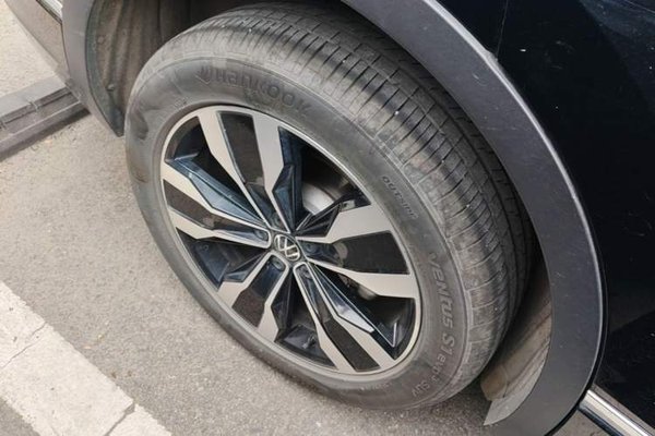 Volkswagen Tiguan L 2023, 29100 км, за 22564 USD - фото 10
