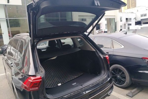 Volkswagen Tiguan L 2023, 29100 км, за 22564 USD - фото 22
