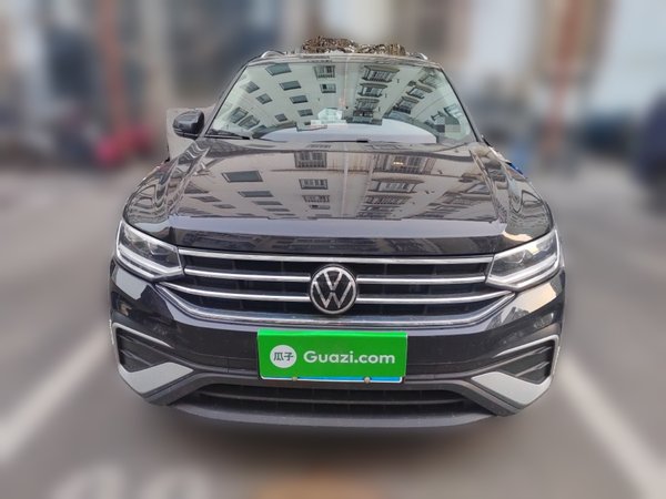 Volkswagen Tiguan L 2023, 60800 км, за 19590 USD
