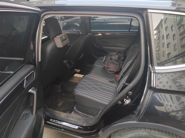 Volkswagen Tiguan L 2023, 60800 км, за 19590 USD - фото 12