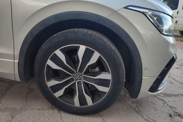 Volkswagen Tiguan L 2023, 33000 км, за 19386 USD - фото 8