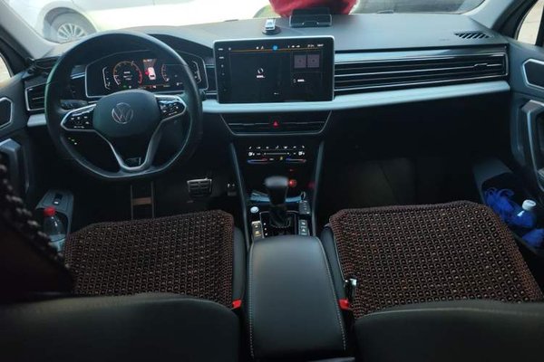 Volkswagen Tiguan L 2023, 38700 км, за 19125 USD