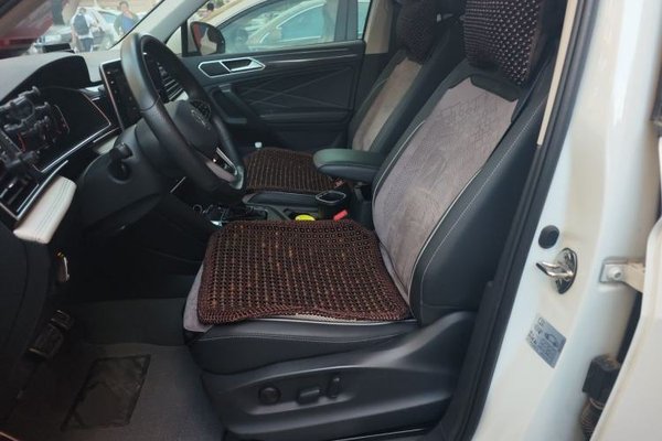Volkswagen Tiguan L 2023, 38700 км, за 19125 USD - фото 8