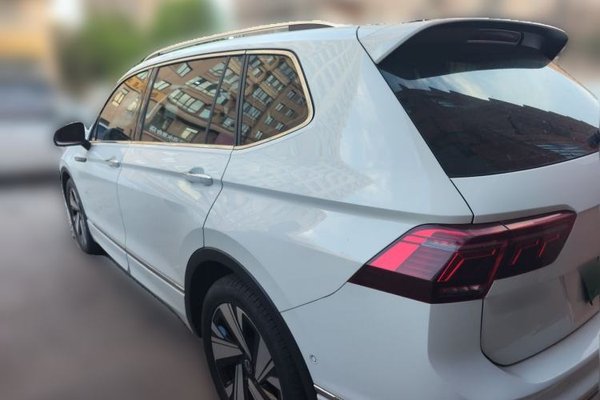 Volkswagen Tiguan L 2023, 38700 км, за 19125 USD - фото 19