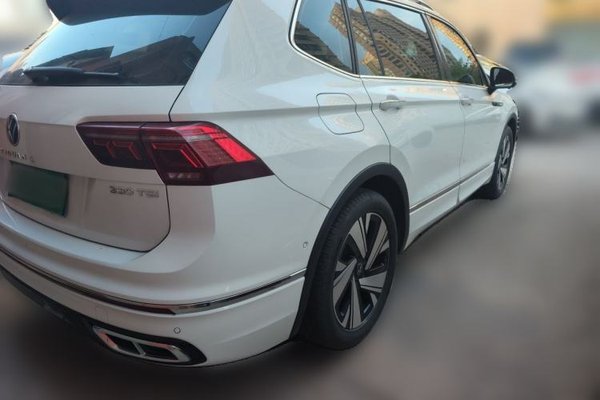 Volkswagen Tiguan L 2023, 38700 км, за 19125 USD - фото 21