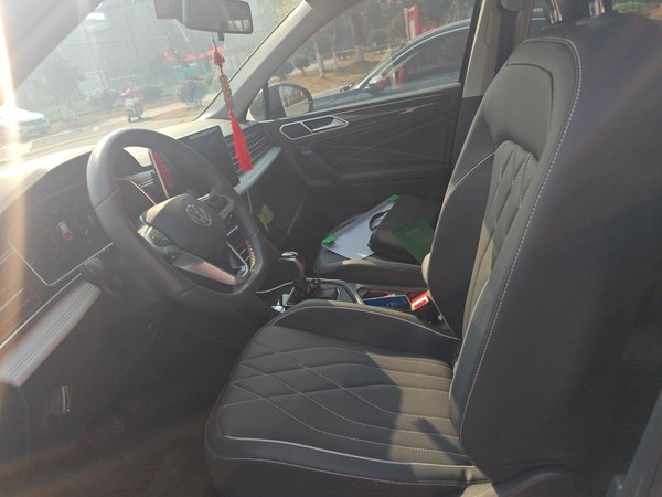 Volkswagen Tiguan L 2024, 19100 км, за 17640 USD - фото 16